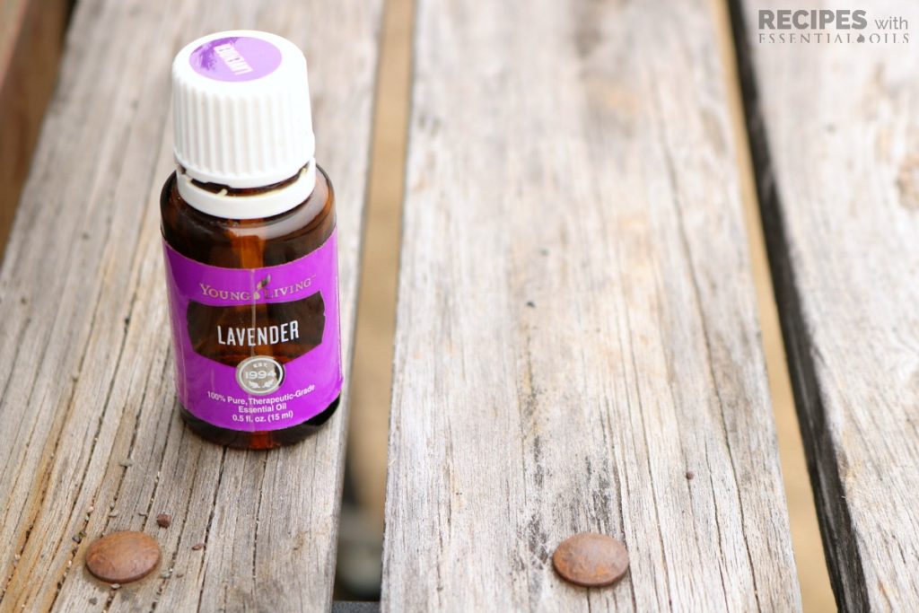 Getting to Know Your Oils: Lavender Essential Oil from RecipeswithEssentialOils.com