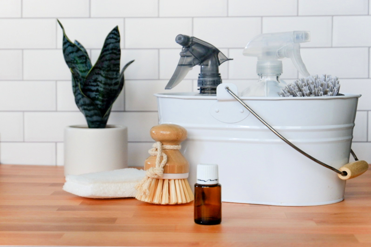 spring cleaning essential oil recipes